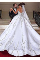 Luxury Brautkleid mit Langer Schleppe Prinzessin Kristal Weiße Hochzeitskleider Online
